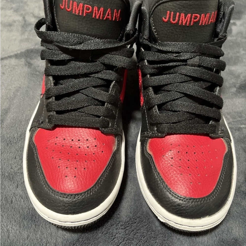 Nike Black and Red Sneakers Size 5 Youth